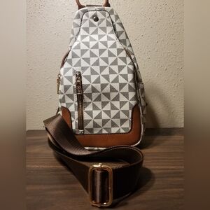 Geometric Patterned Crossbody Bag
